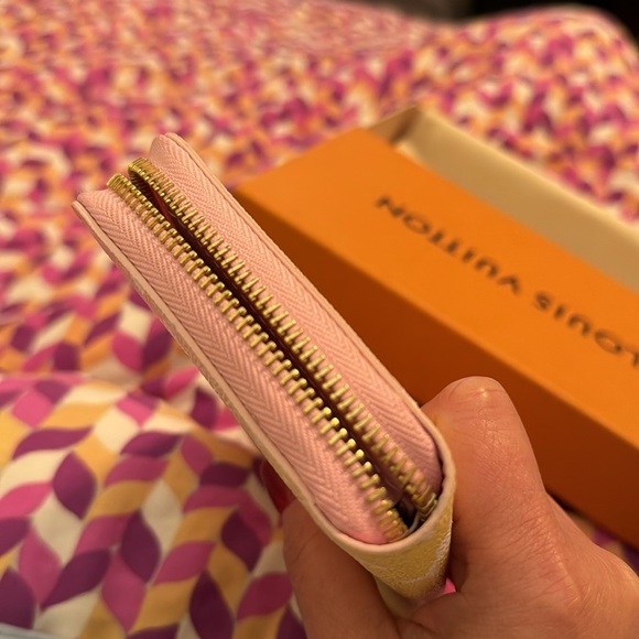 Authentic LOUIS VUITTON Zippy wallet LV by the Pool canvas Pink Yellow - Picture 7 of 16